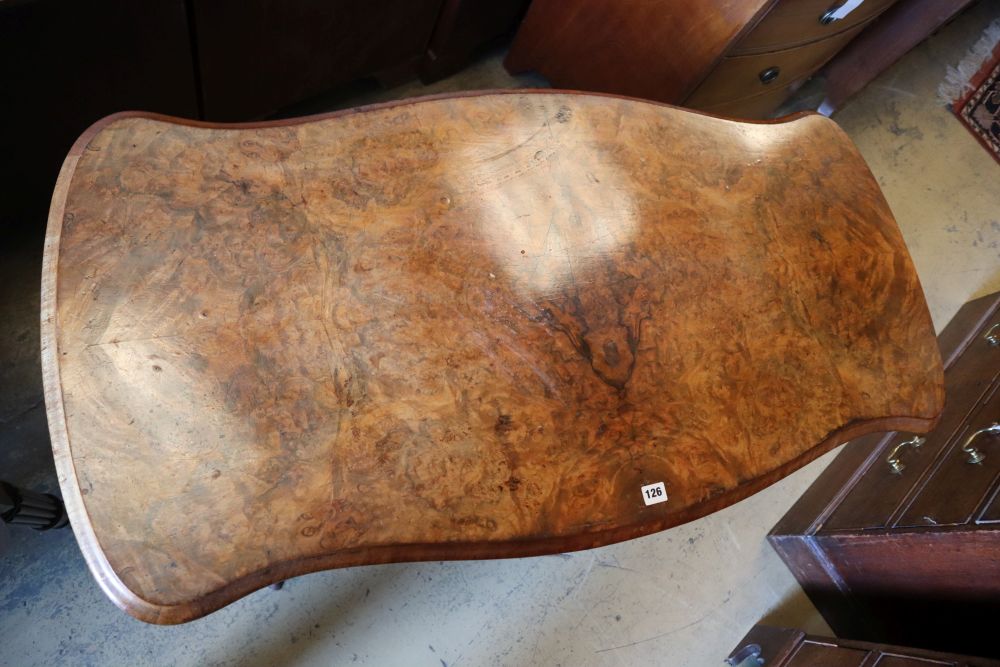 A Victorian figured walnut centre table, with serpentine top, 122 x 61cm